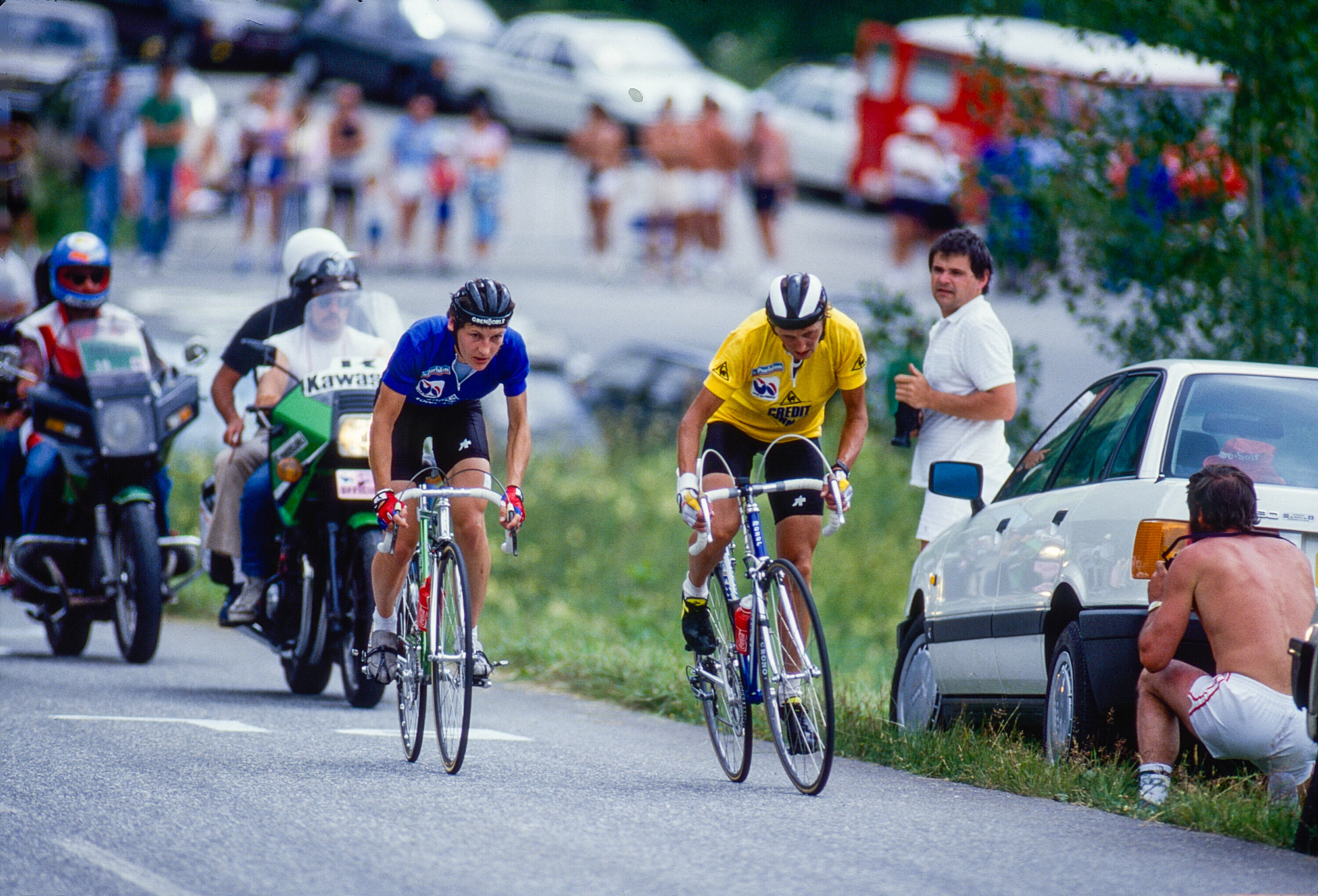 Die beiden Fahrerinnen Longo und Canins k&auml;mpfen w&auml;hrend einer Etappe der Tour de France F&eacute;minin um die F&uuml;hrung.